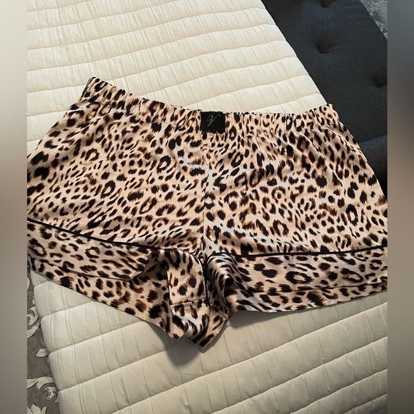 Victoria's Secret Leopard Print Pajama Shorts - Picture 1 of 3